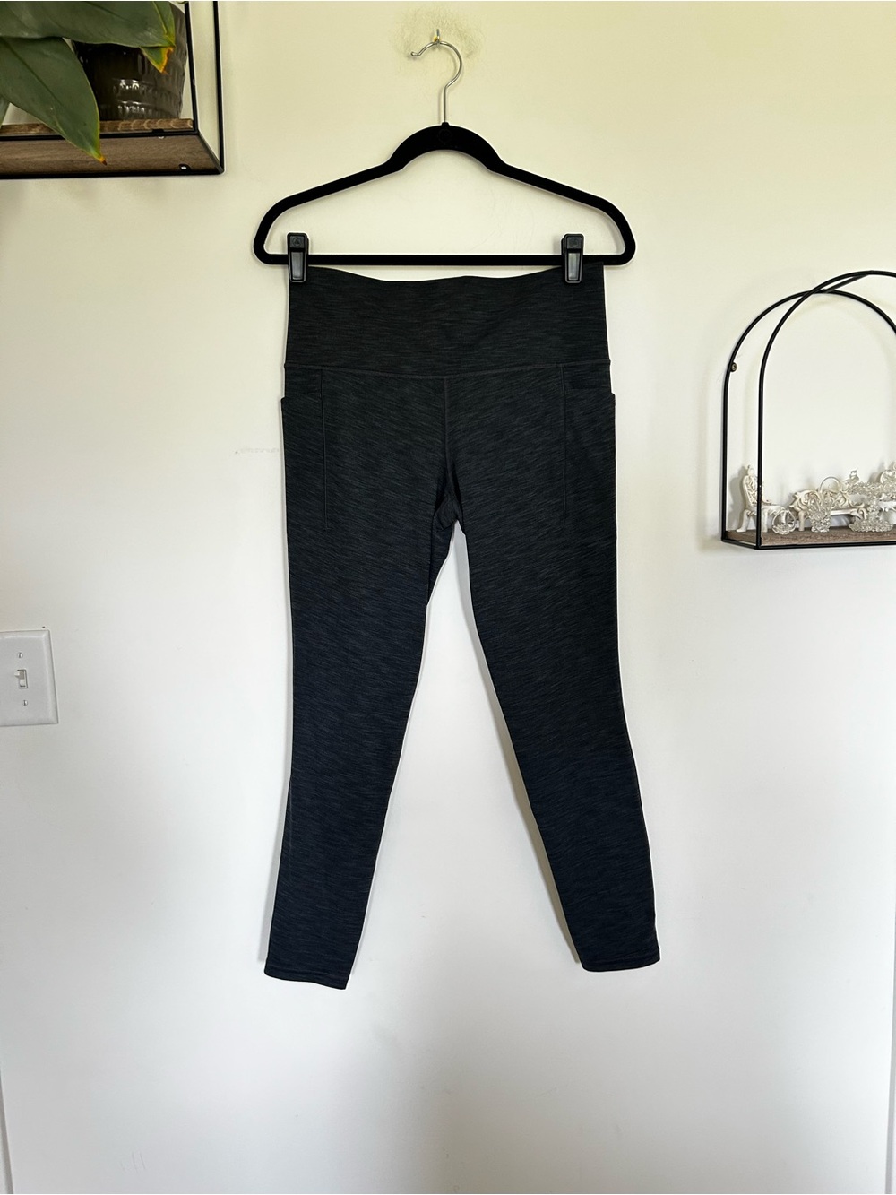 Athleta Salutation Stash 7/8 Tight Athletic Leggings Size Large